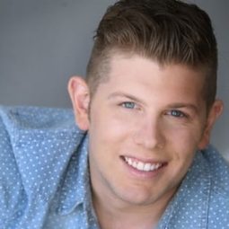 Joey Greer 飾演 Kip