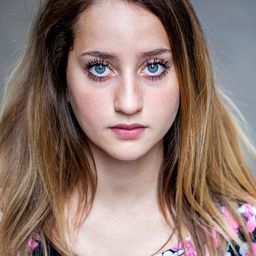 Giulia Salerno 飾演 Scintilla