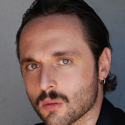 弗拉維奧·弗諾 飾演 