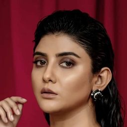 Parno Mittra 飾演 Nitu