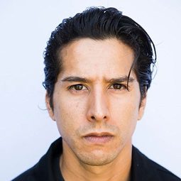 Omar Salazar 飾演 Oscar