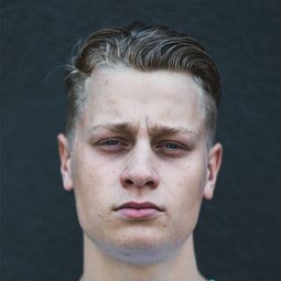 Antoine-Olivier Pilon 飾演 Steve O'Connor Després