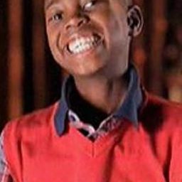 Sizo Motsoko 飾演 Car charger Kid 1