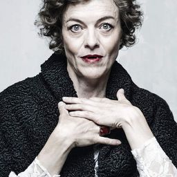 Nuria González 飾演 Building Manager