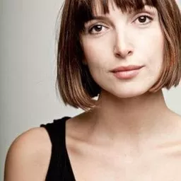 西爾維亞·德格蘭迪  飾演 Paola