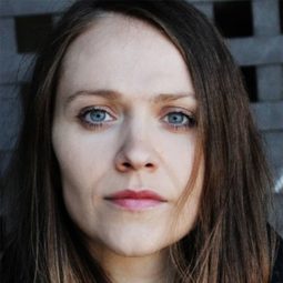 Larissa Fuchs - 騷動年代演員 飾演Kathrin