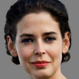 Pelin Batu 飾演 Jeny