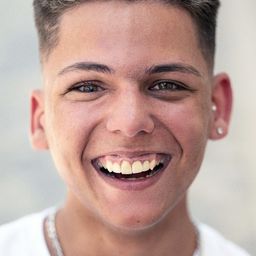 Sofian Ribes 飾演 Sofian