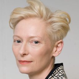 蒂達史雲頓 飾演 Camélia