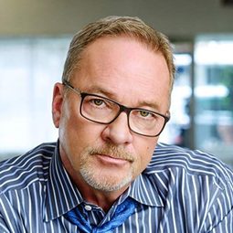 Mark Thompson - 洛奇第五集：怒火龍拳演員 飾演Reporter