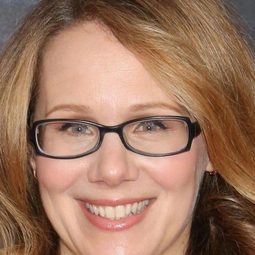 Dana Fox - 時尚惡女：庫伊拉編劇