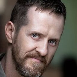 布萊德·卡特 飾演 Larry Pretty