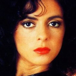 Roberta Vasquez 飾演 Nicole Justin