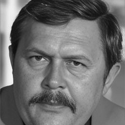 耶日·賓馳茨基 飾演 Kierownik kina