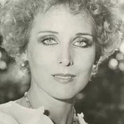 Elizabeth Counsell 飾演 Mina Harker