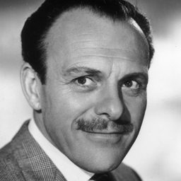 Terry-Thomas 飾演 Professor Bruce Patterson