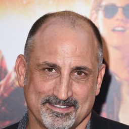 麥可·帕帕約翰 飾演 Carjacker