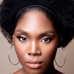 Belinda van der Stoep 飾演 Uroloog