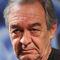 費南多·貝塞里爾 飾演 José