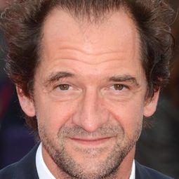 史蒂芬·迪格特 - Do Not Disturb演員 飾演Pavel