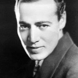 Leslie Fenton 飾演 Samuel 'Nails' Nathan