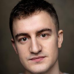 Luke Nunn - 街頭舞會演員 飾演Angus