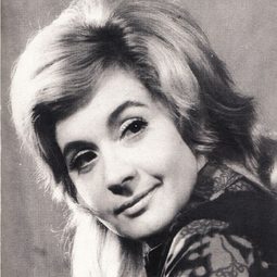 Vasilica Tastaman 飾演 Sanda