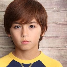 Liam James Ramos 飾演 Little Juanpa