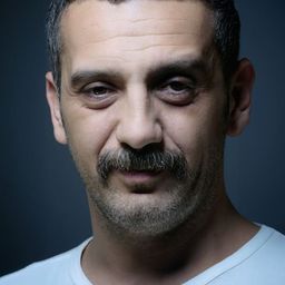Koray Şahinbaş 飾演 Ratko