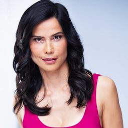 Sandi Gardiner 飾演 Mandy