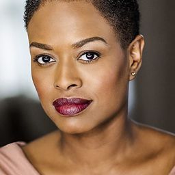 Lisa Michelle Cornelius 飾演 