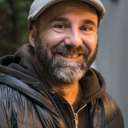 法比恩·佛爾提 飾演 Álvaro