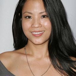 Karin Anna Cheung 飾演 Stephanie Vandergosh