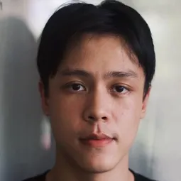 普密蓬·塔瓦蘇里 - 無痛斷捨離演員 飾演Toey