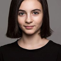 Lara McDonnell 飾演 Moira