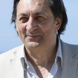 Serge Riaboukine 飾演 Alfred Edwards