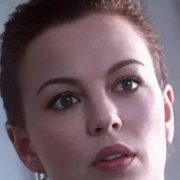 Rachel Tucker 飾演 Blonde
