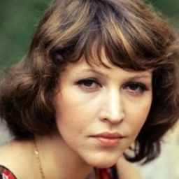 Monika Niemczyk 飾演 The Nun