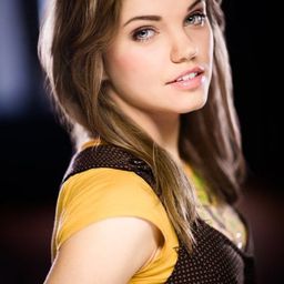 Tracy-Lynn Pugsley 飾演 Irene