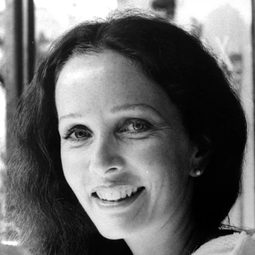 Brooke Hayward 飾演 