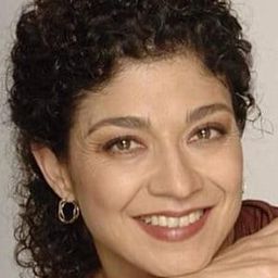 Ana Karina Guevara 飾演 Patricia Morales la Abogada