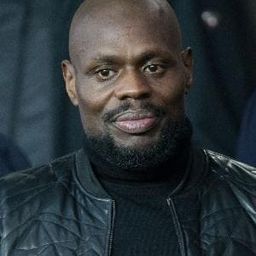 凱瑞·詹姆斯 飾演 Demba