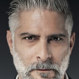 塞巴斯提安·卡華沙 飾演 Milutin