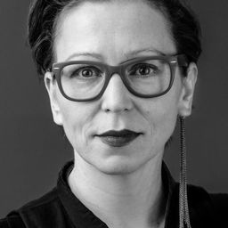 Zuzana Stivínová 飾演 (voice)