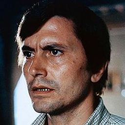 Giulio Brogi 飾演 Cavalieri