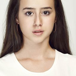 普莉希拉·戴爾加多 飾演 Antía Feijoo (Teenager)