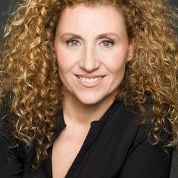 Mónica Vic - Polyamory for Dummies演員 飾演Señora del cine #1