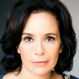 Jill Remez 飾演 Daily Sentinel Reporter