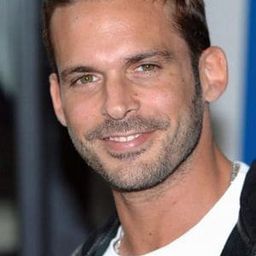 Enrico Silvestrin 飾演 Luca Pittana