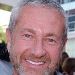 查理·阿德勒 飾演 Additional Voices (voice)